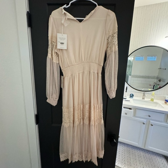 Brand NWT women’s cream lace Bohme dress size small - Picture 5 of 5
